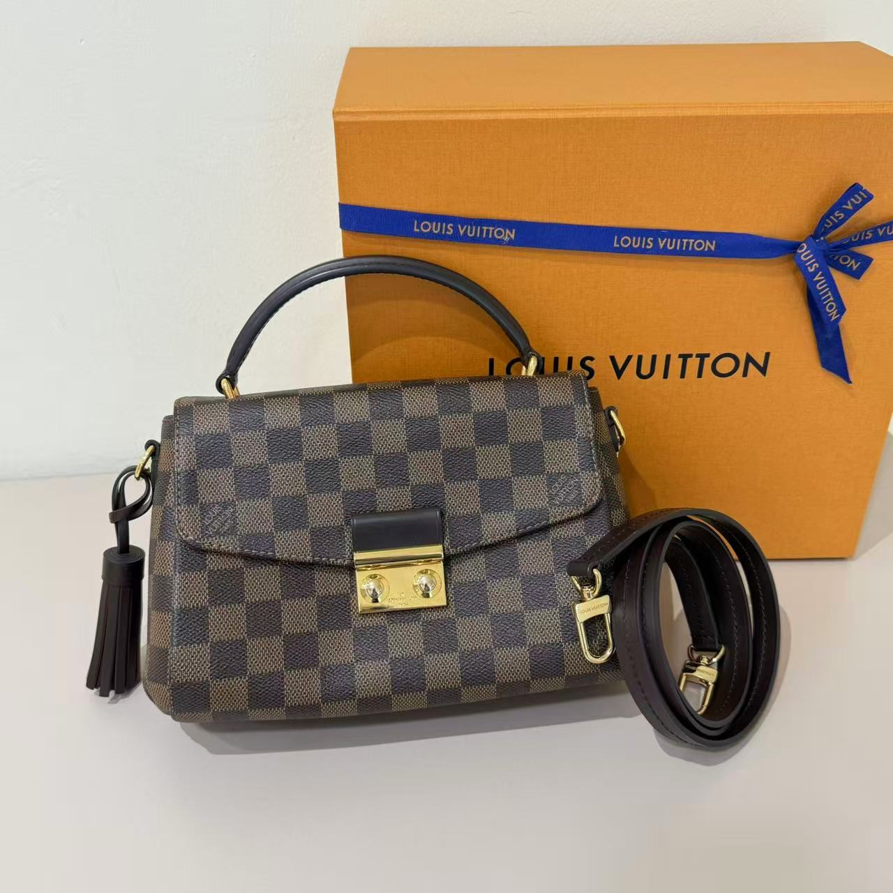 #A1825 LOUIS VUITTON