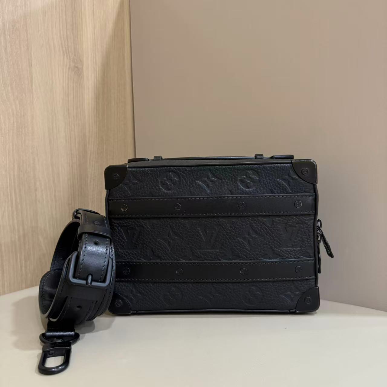 #A1827 LOUIS VUITTON