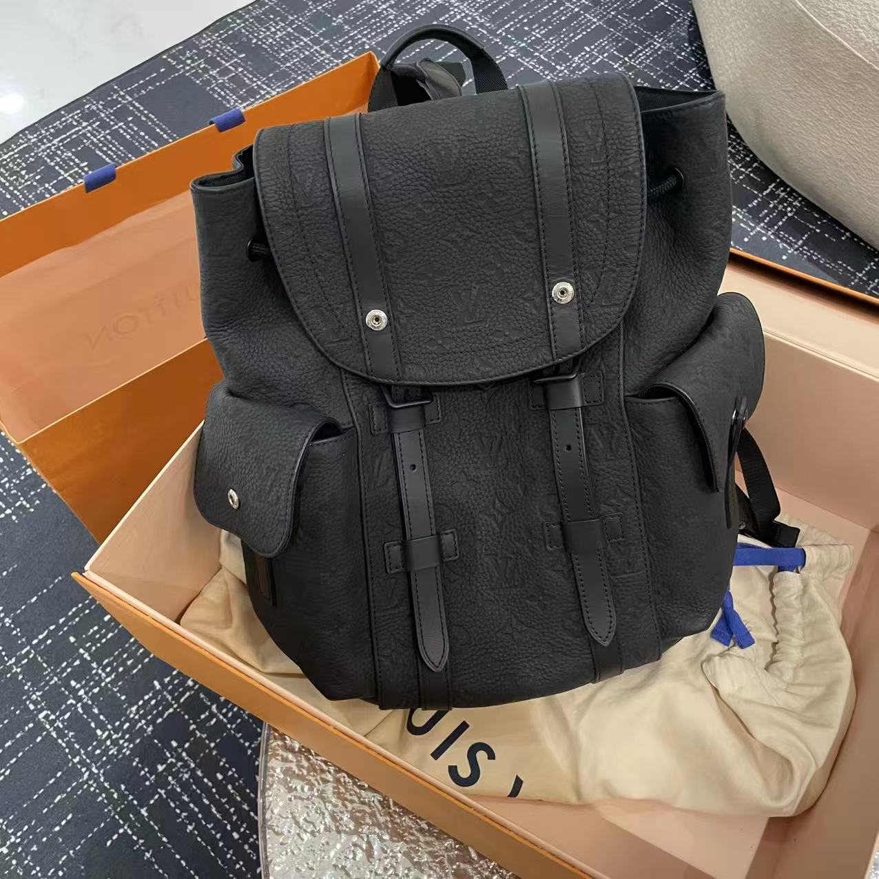 #B01611 LOUIS VUITTON