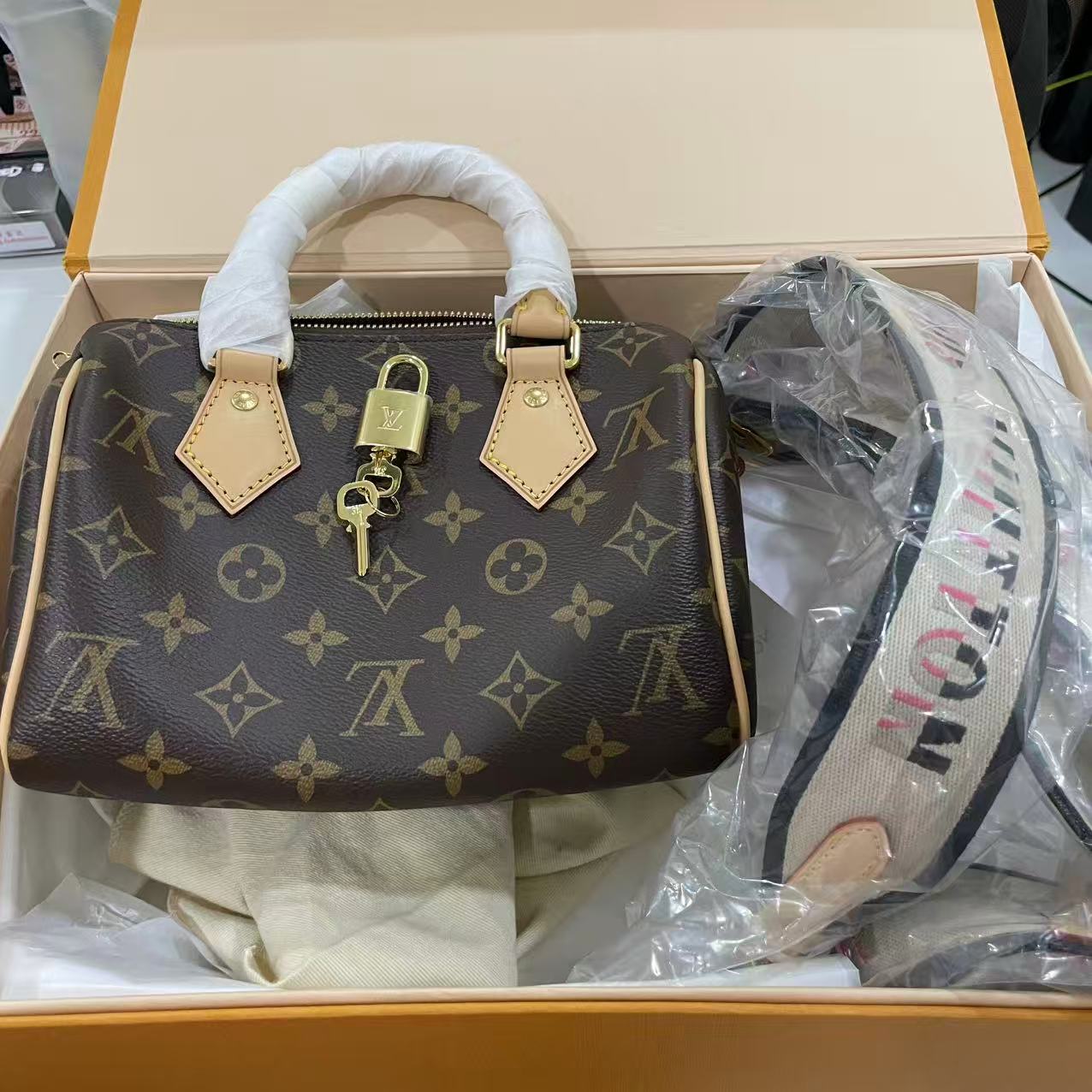 LOUIS VUITTON