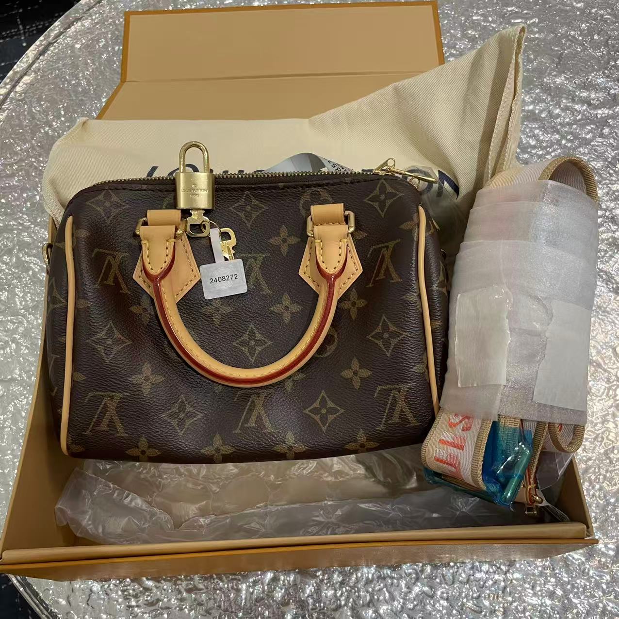 LOUIS VUITTON