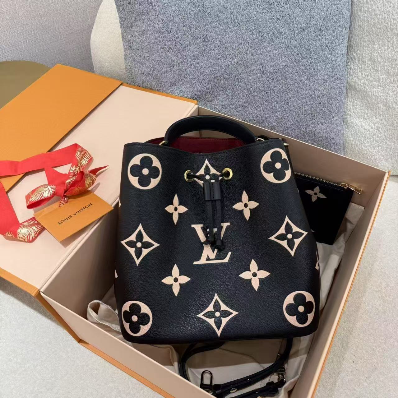 #A1878 LOUIS VUITTON