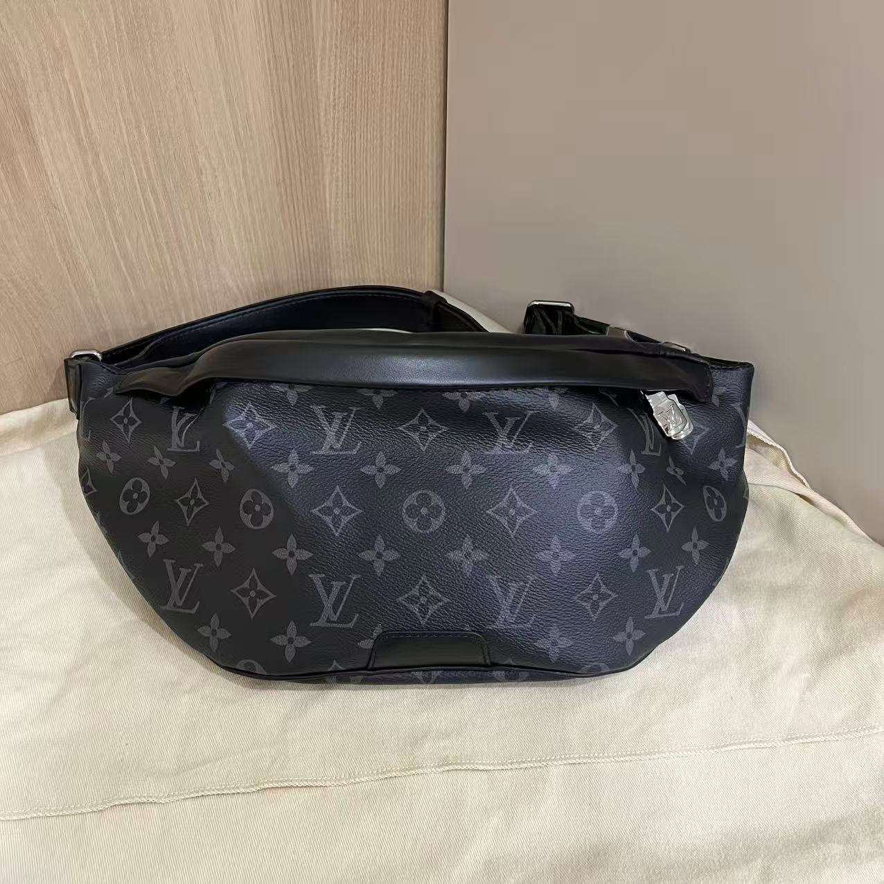 #A1908 LOUIS VUITTON