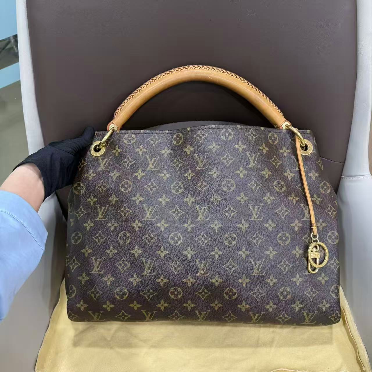 #A1923 LOUIS VUITTON