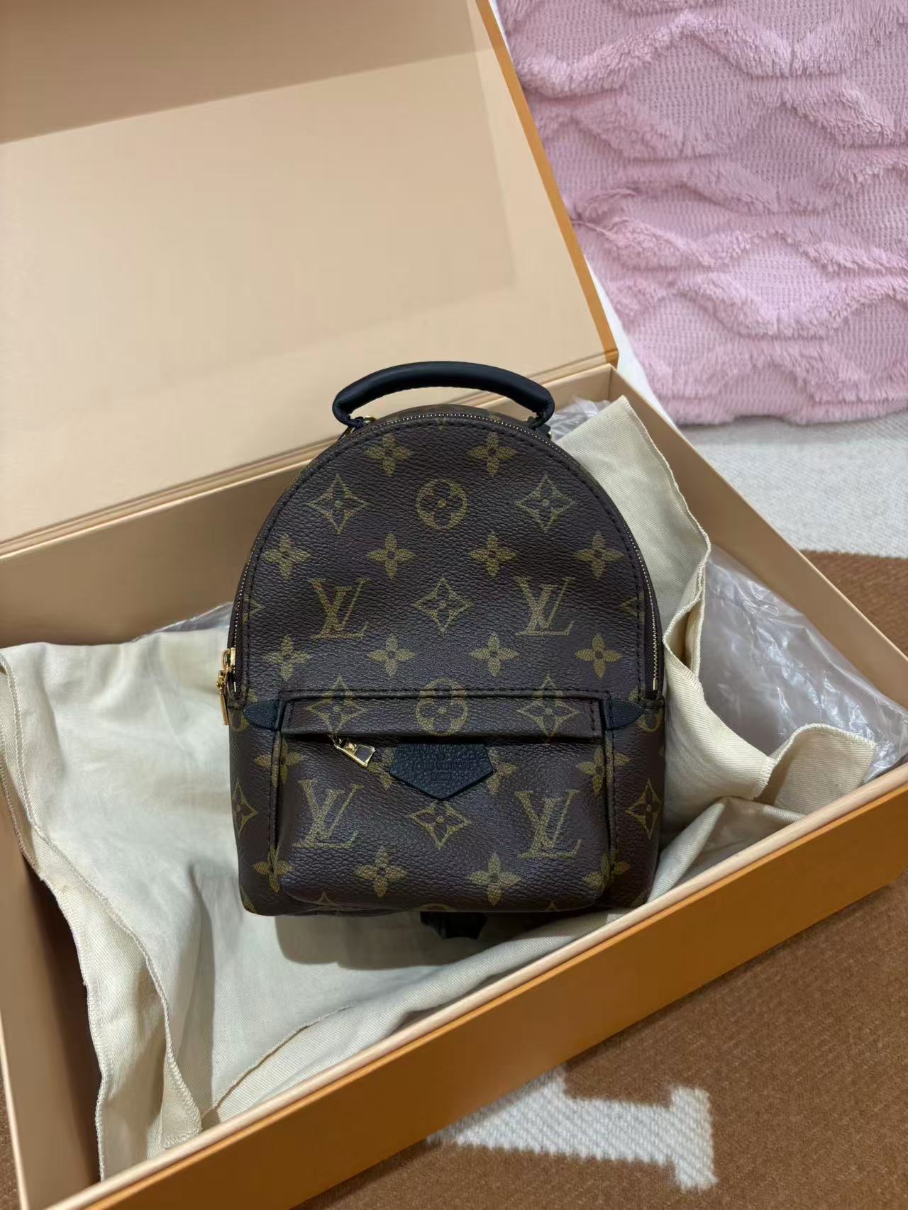 #A1954 LOUIS VUITTON