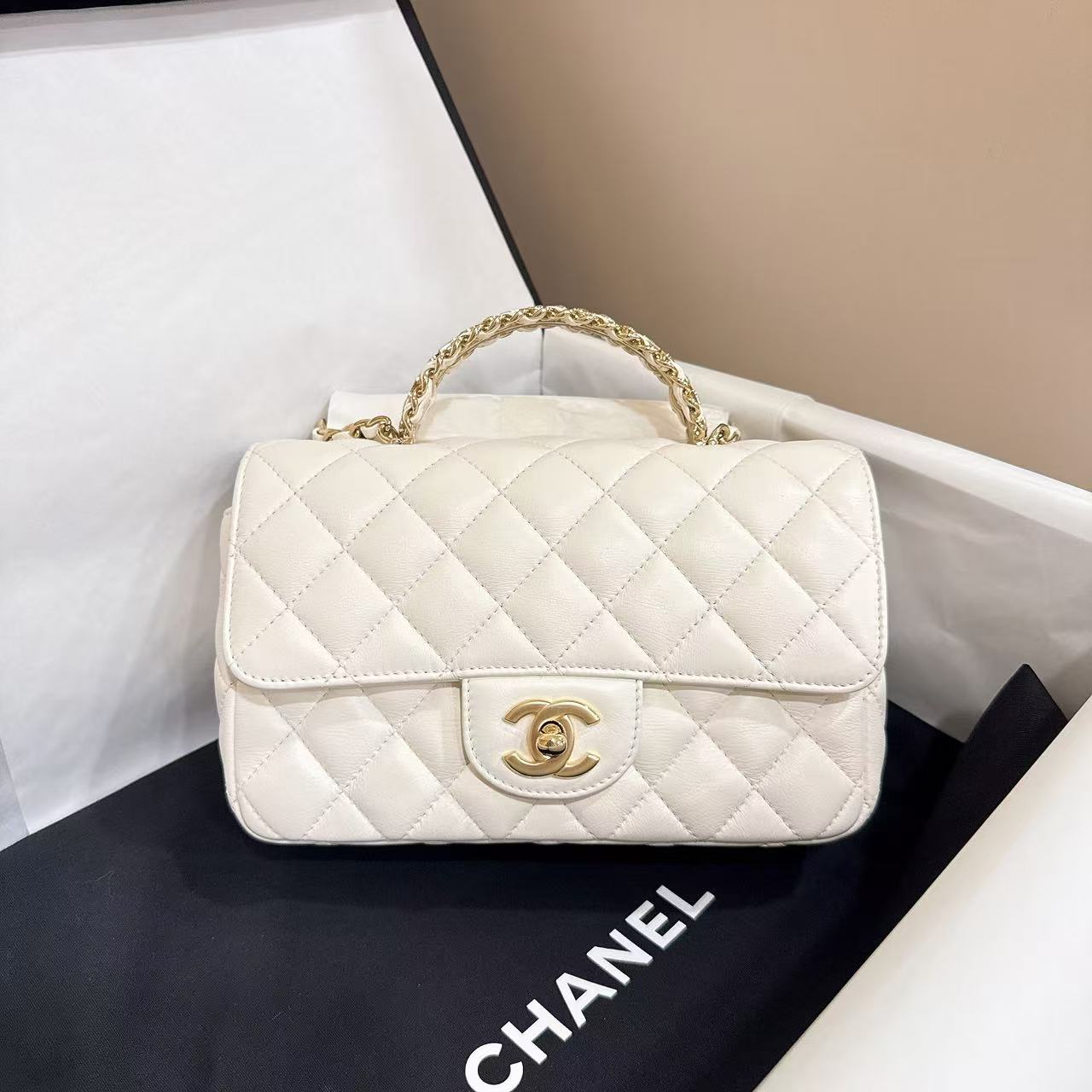 #A1947 CHANEL