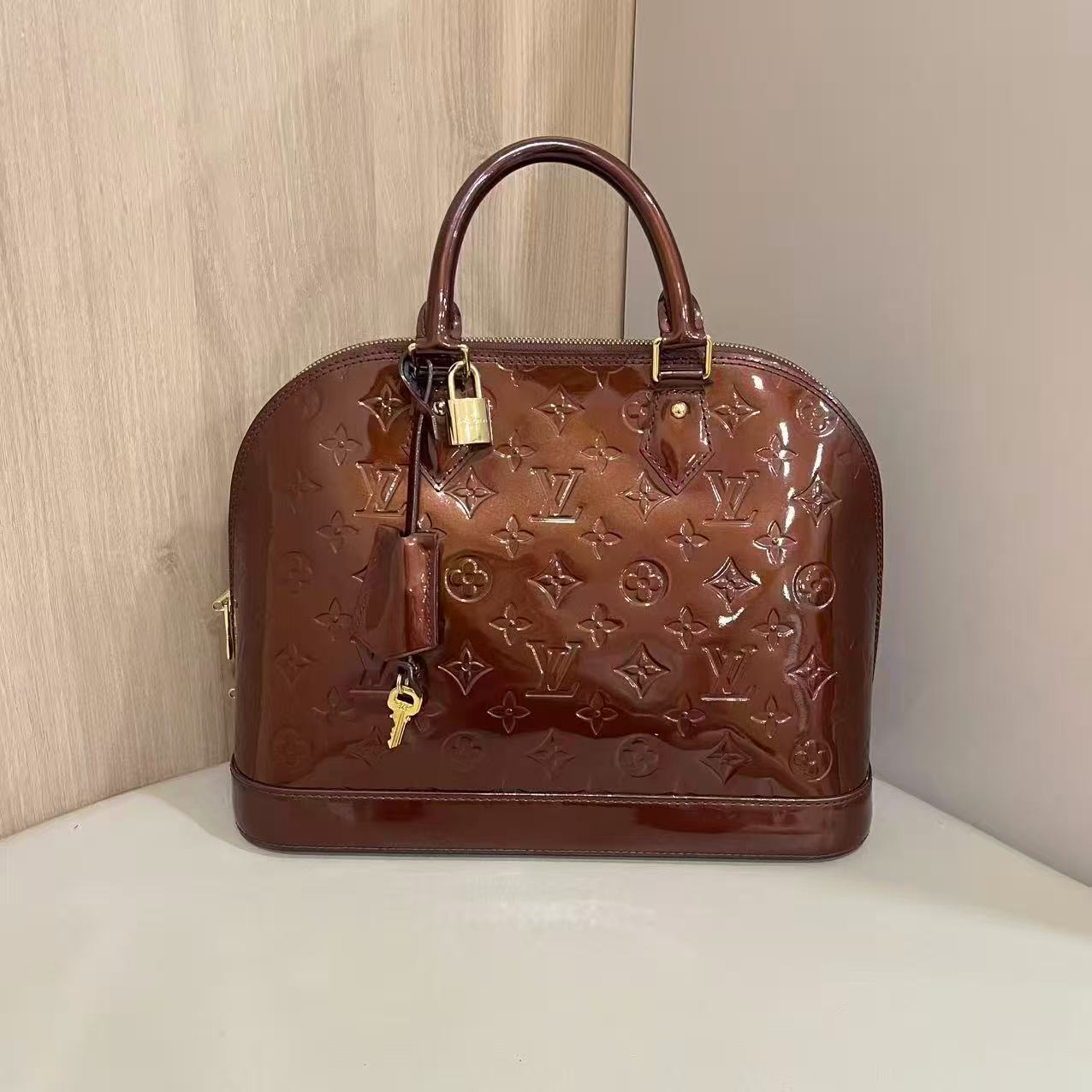 #A1963 LOUIS VUITTON