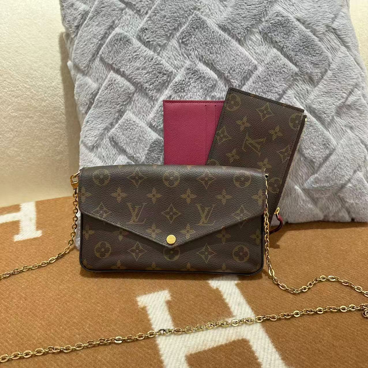 #A1969 LOUIS VUITTON