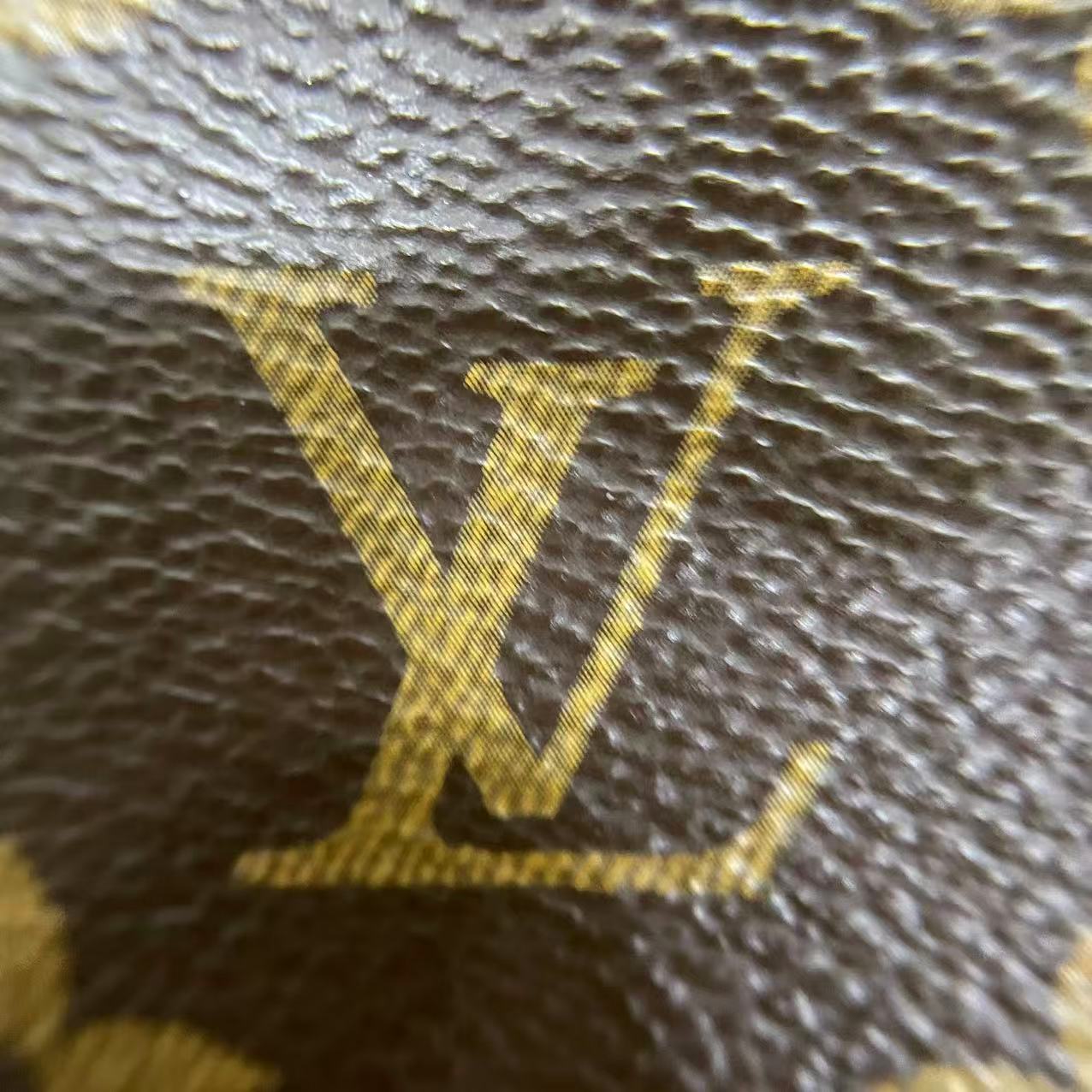 LOUIS VUITTON - Image 2