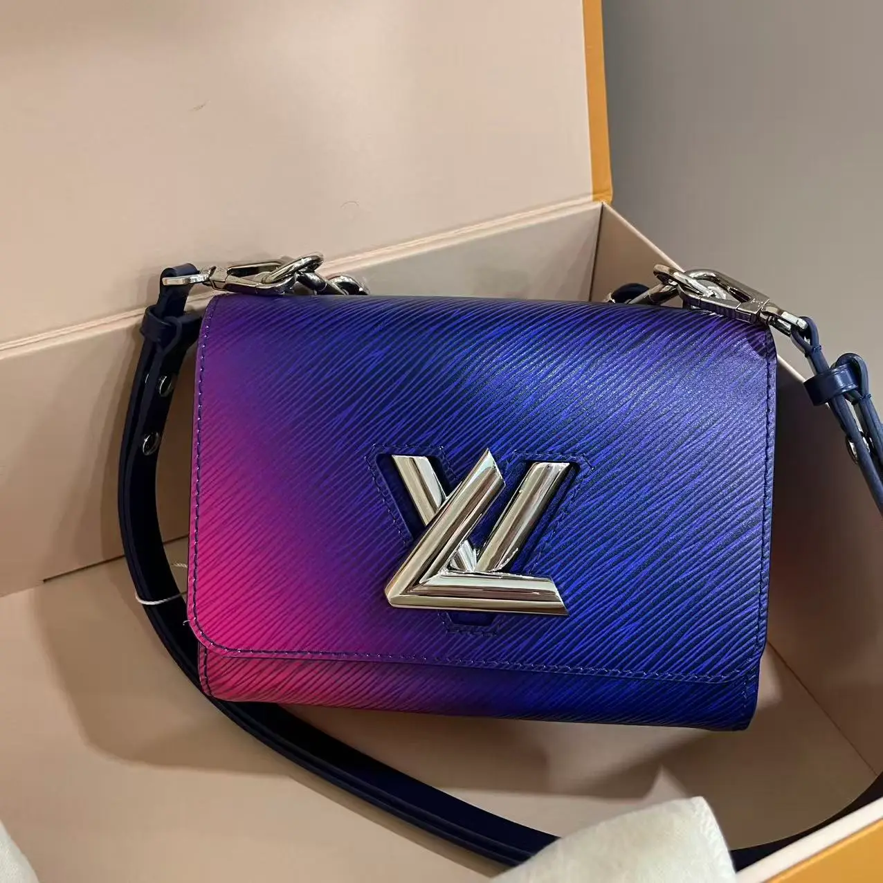 #A2030 LOUIS VUITTON