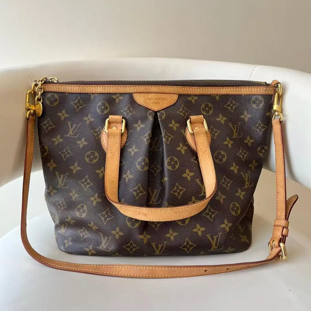 #A2041 LOUIS VUITTON